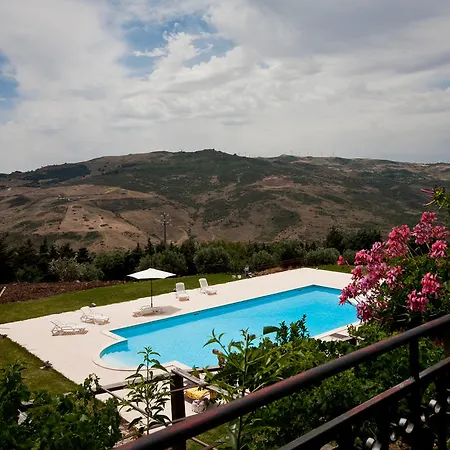 Çiftlik konaklama Il Vecchio Frantoio Scillato (Sicily)