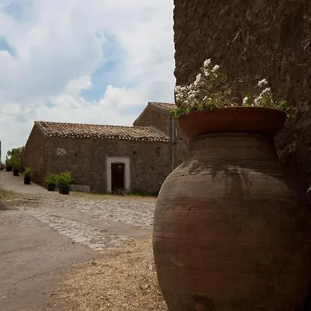 Il Vecchio Frantoio * Scillato (Sicily)